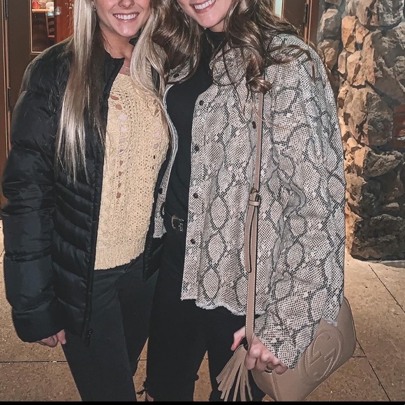 Women’s Shacket - Picture 1 of 3